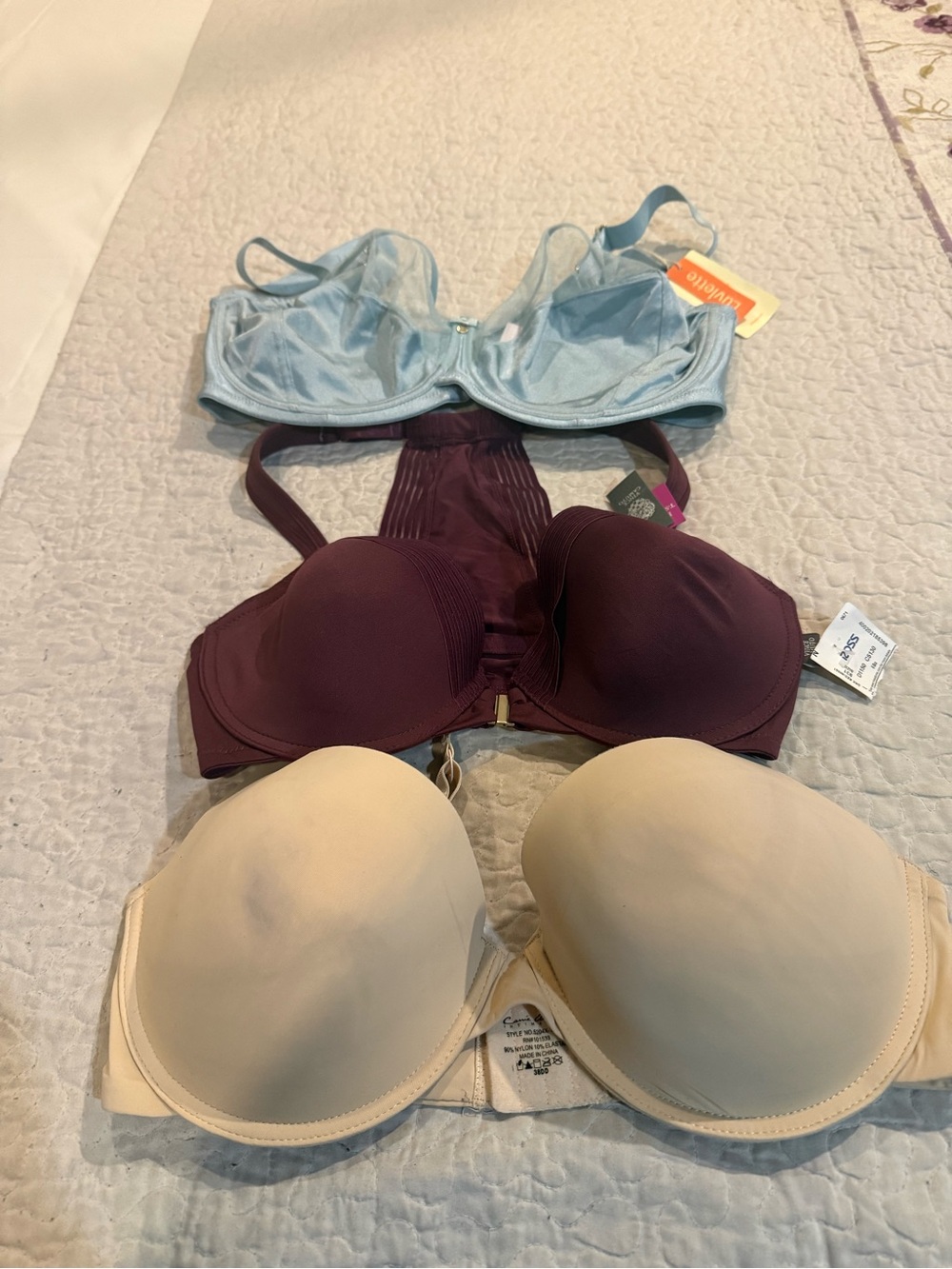 Bundle of 3 bras Vince Camuto, Luvlette and Carrie Amber int Bra 38D,38DD,&
90F